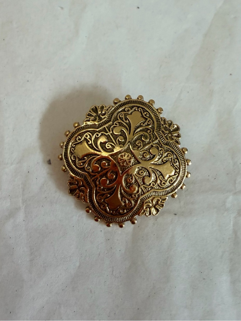Vintage Ornate Gold Tone Round Brooch Pin Floral Design Fashion Jewelry 1”